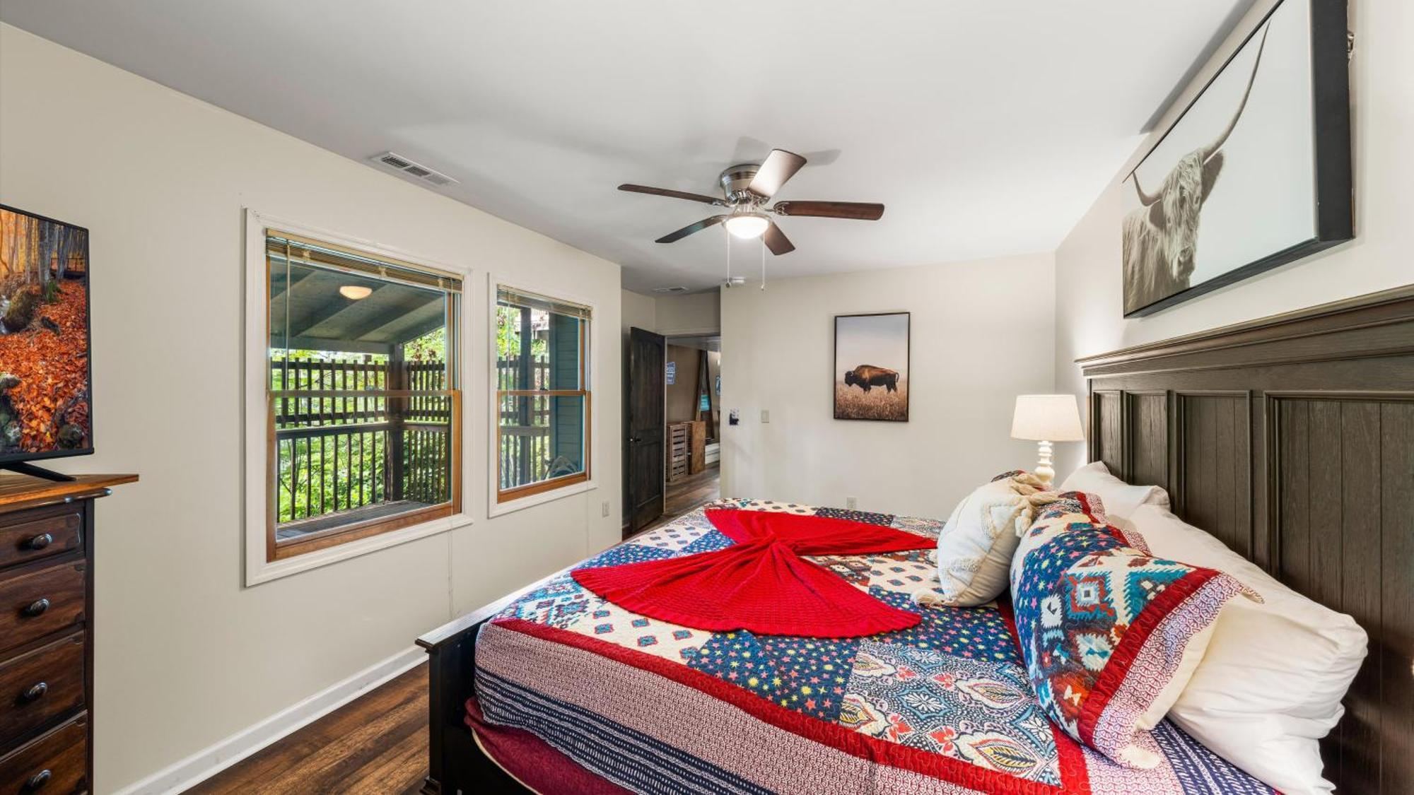 Whiskey Ridge Lodge, A Restored 1940S Gem, 2 Mins From Downtown, Breathtaking City Views, Custom Game Room, And Spacious Elegance Гатлинбург Экстерьер фото