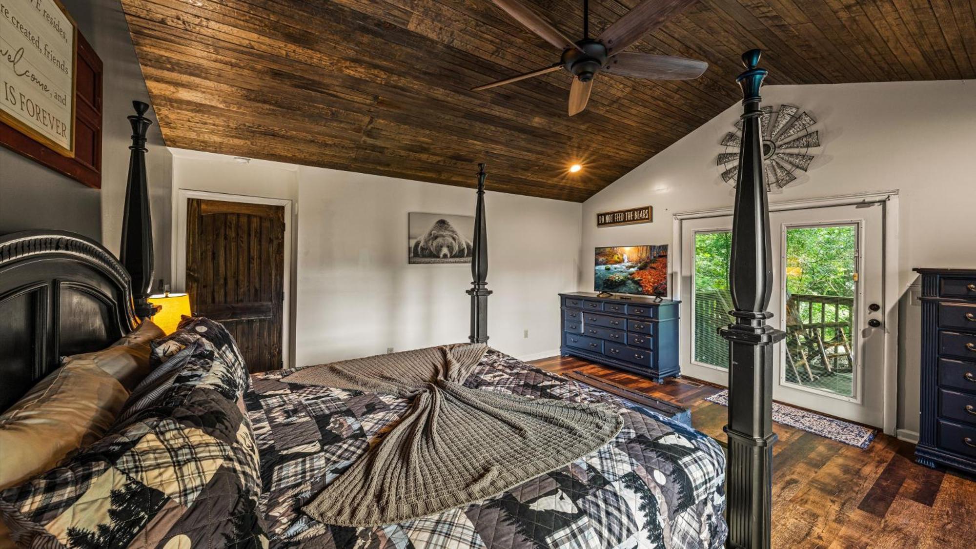 Whiskey Ridge Lodge, A Restored 1940S Gem, 2 Mins From Downtown, Breathtaking City Views, Custom Game Room, And Spacious Elegance Гатлинбург Экстерьер фото