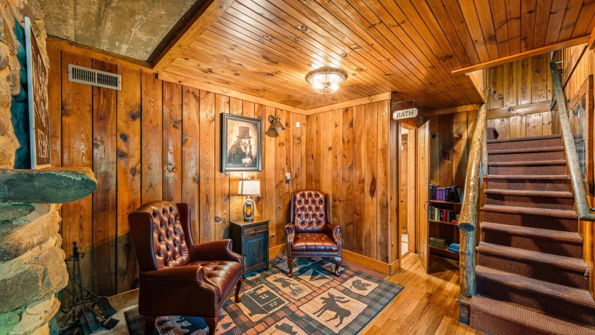 Whiskey Ridge Lodge, A Restored 1940S Gem, 2 Mins From Downtown, Breathtaking City Views, Custom Game Room, And Spacious Elegance Гатлинбург Экстерьер фото