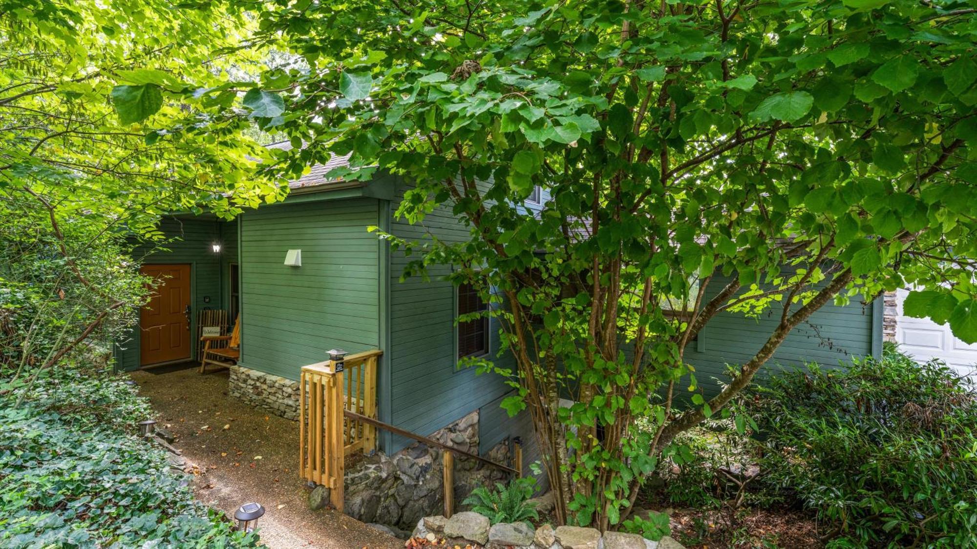 Whiskey Ridge Lodge, A Restored 1940S Gem, 2 Mins From Downtown, Breathtaking City Views, Custom Game Room, And Spacious Elegance Гатлинбург Экстерьер фото