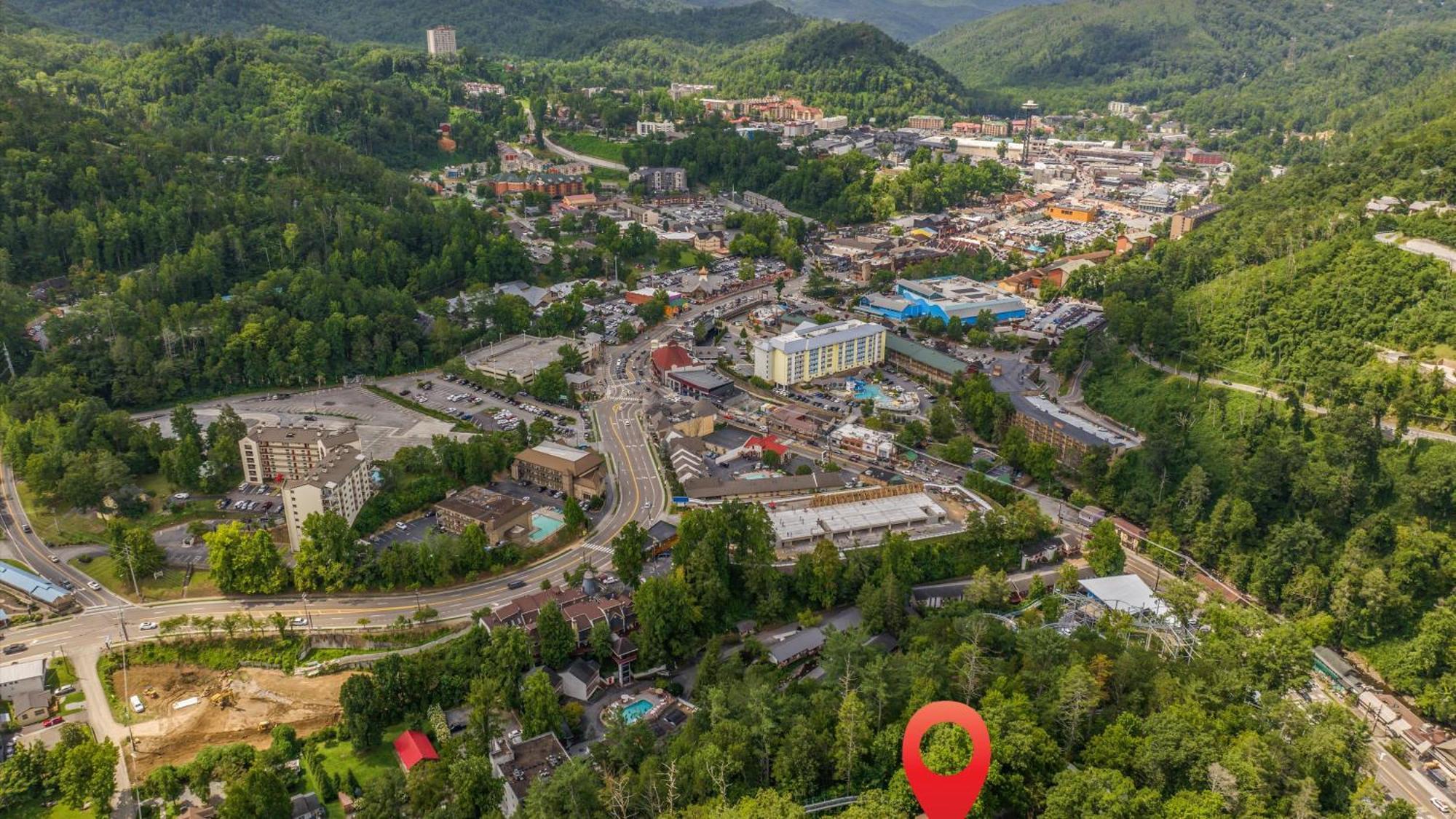 Whiskey Ridge Lodge, A Restored 1940S Gem, 2 Mins From Downtown, Breathtaking City Views, Custom Game Room, And Spacious Elegance Гатлинбург Экстерьер фото